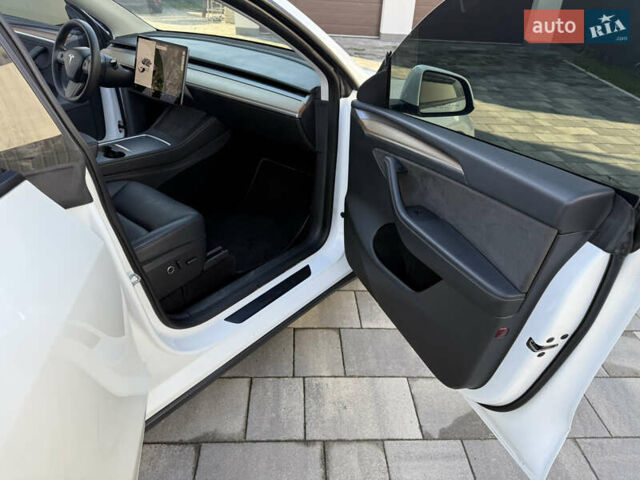 Білий Тесла Model Y, об'ємом двигуна 0 л та пробігом 49 тис. км за 24900 $, фото 5 на Automoto.ua
