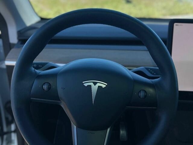 Белый Тесла Model Y, объемом двигателя 0 л и пробегом 95 тыс. км за 28999 $, фото 21 на Automoto.ua