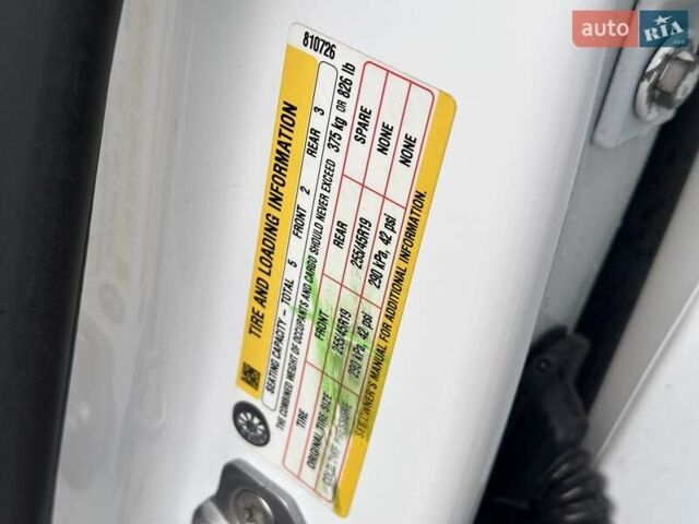 Белый Тесла Model Y, объемом двигателя 0 л и пробегом 42 тыс. км за 26999 $, фото 38 на Automoto.ua