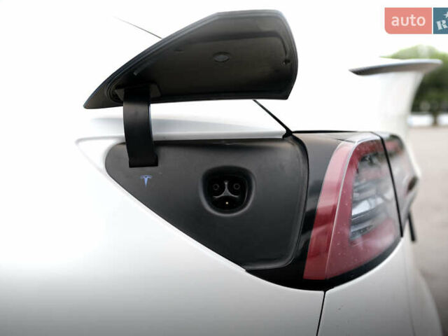 Белый Тесла Model Y, объемом двигателя 0 л и пробегом 25 тыс. км за 35499 $, фото 24 на Automoto.ua