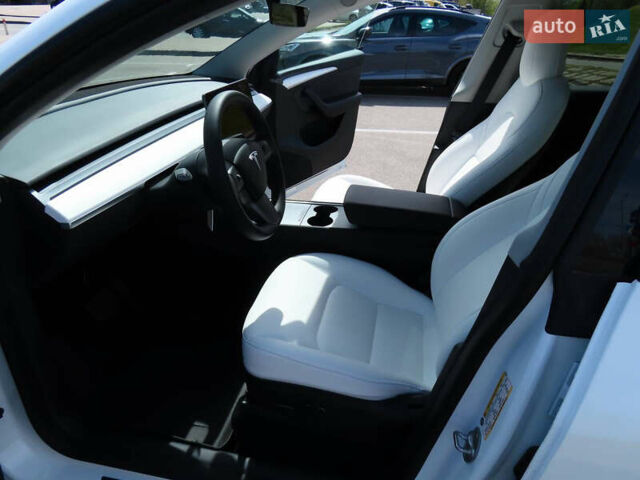 Белый Тесла Model Y, объемом двигателя 0 л и пробегом 41 тыс. км за 27000 $, фото 19 на Automoto.ua
