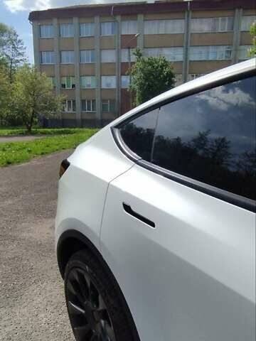 Белый Тесла Model Y, объемом двигателя 0 л и пробегом 1 тыс. км за 38000 $, фото 24 на Automoto.ua