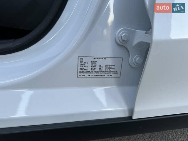 Білий Тесла Model Y, об'ємом двигуна 0 л та пробігом 45 тис. км за 27500 $, фото 59 на Automoto.ua
