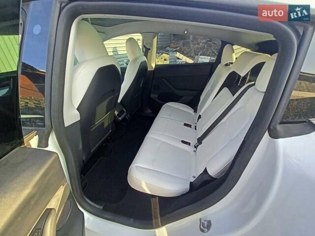 Белый Тесла Model Y, объемом двигателя 0 л и пробегом 17 тыс. км за 28500 $, фото 16 на Automoto.ua