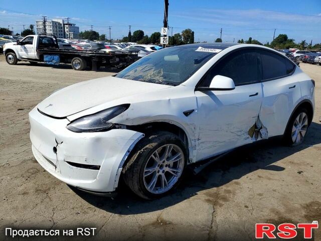 Белый Тесла Model Y, объемом двигателя 0.38 л и пробегом 36 тыс. км за 18100 $, фото 4 на Automoto.ua