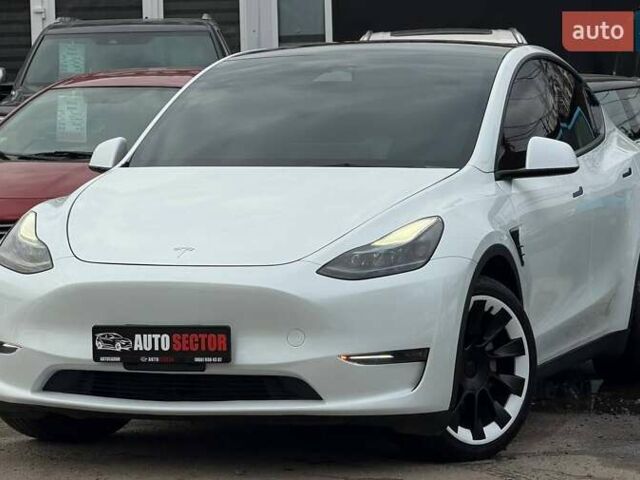 Белый Тесла Model Y, объемом двигателя 0 л и пробегом 53 тыс. км за 28800 $, фото 1 на Automoto.ua