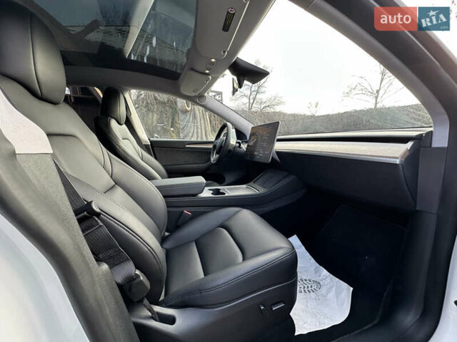 Белый Тесла Model Y, объемом двигателя 0 л и пробегом 3 тыс. км за 39899 $, фото 19 на Automoto.ua