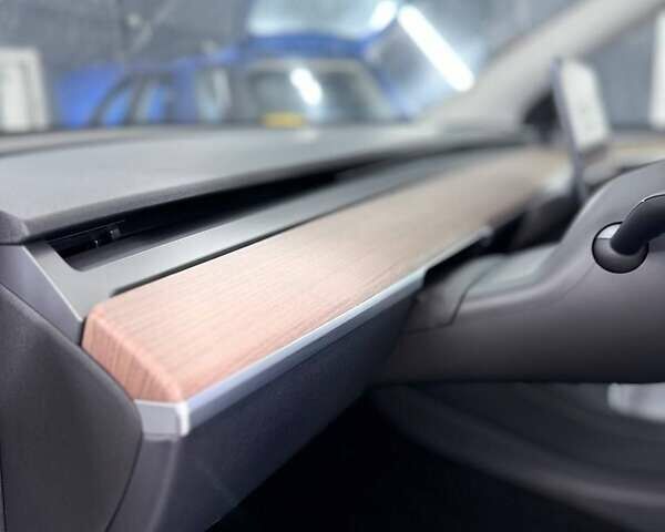 Белый Тесла Model Y, объемом двигателя 0 л и пробегом 93 тыс. км за 35500 $, фото 20 на Automoto.ua