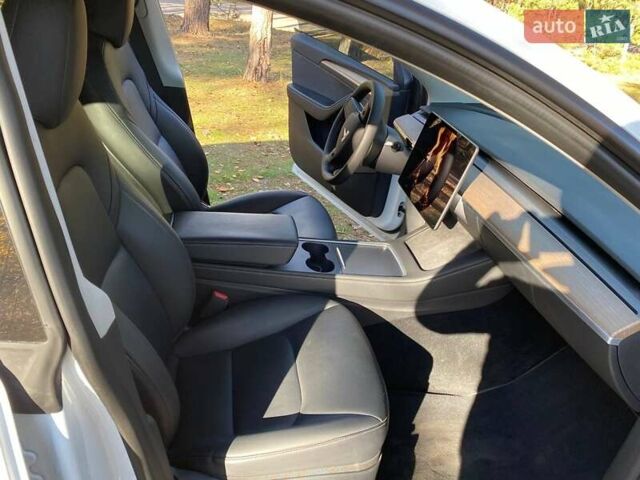 Белый Тесла Model Y, объемом двигателя 0 л и пробегом 33 тыс. км за 29800 $, фото 29 на Automoto.ua