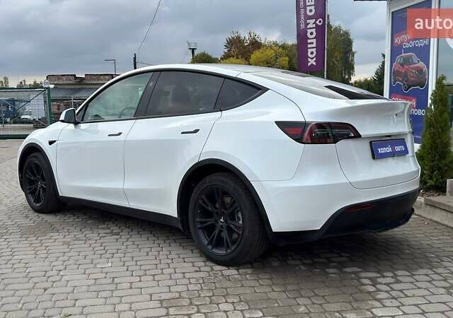 Белый Тесла Model Y, объемом двигателя 0 л и пробегом 34 тыс. км за 27500 $, фото 6 на Automoto.ua