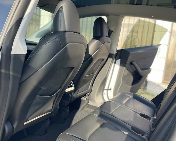 Белый Тесла Model Y, объемом двигателя 0 л и пробегом 26 тыс. км за 28700 $, фото 15 на Automoto.ua