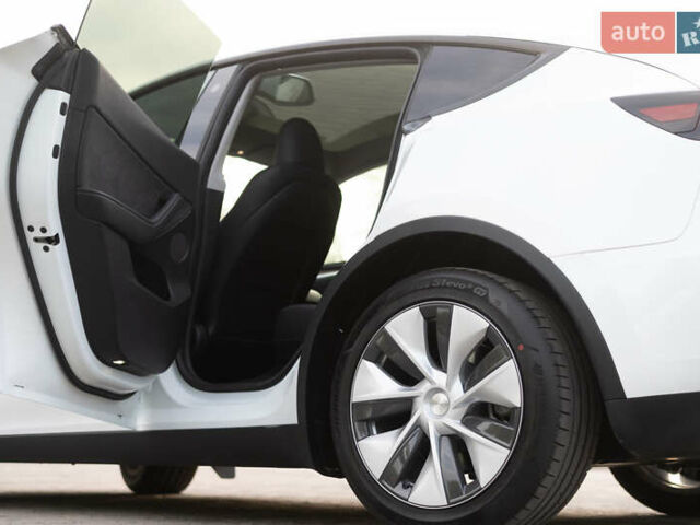 Белый Тесла Model Y, объемом двигателя 0 л и пробегом 4 тыс. км за 38500 $, фото 40 на Automoto.ua