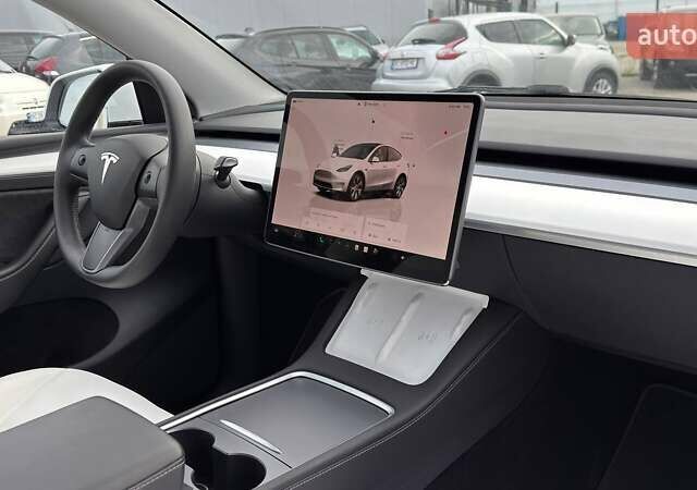Белый Тесла Model Y, объемом двигателя 0 л и пробегом 34 тыс. км за 27500 $, фото 19 на Automoto.ua