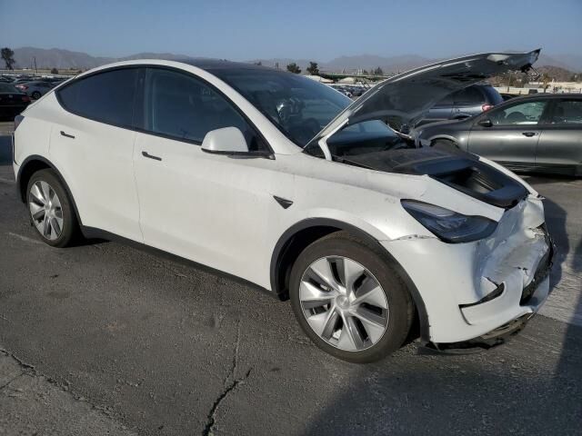 Белый Тесла Model Y, объемом двигателя 0 л и пробегом 29 тыс. км за 20300 $, фото 2 на Automoto.ua