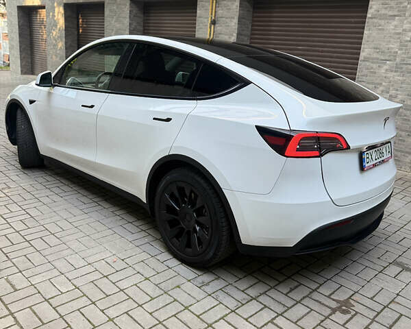 Белый Тесла Model Y, объемом двигателя 0 л и пробегом 33 тыс. км за 32500 $, фото 1 на Automoto.ua