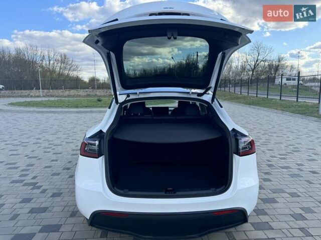 Белый Тесла Model Y, объемом двигателя 0 л и пробегом 58 тыс. км за 32490 $, фото 17 на Automoto.ua