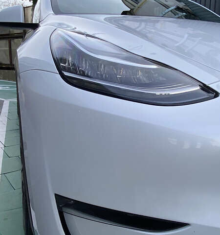 Белый Тесла Model Y, объемом двигателя 0 л и пробегом 42 тыс. км за 29999 $, фото 5 на Automoto.ua