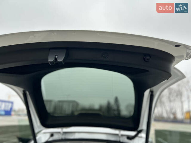 Белый Тесла Model Y, объемом двигателя 0 л и пробегом 38 тыс. км за 29950 $, фото 21 на Automoto.ua