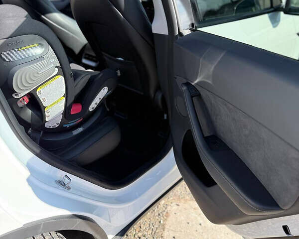 Білий Тесла Model Y, об'ємом двигуна 0 л та пробігом 23 тис. км за 28500 $, фото 14 на Automoto.ua