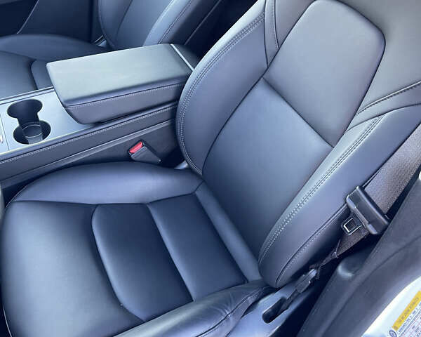 Белый Тесла Model Y, объемом двигателя 0 л и пробегом 43 тыс. км за 29500 $, фото 24 на Automoto.ua