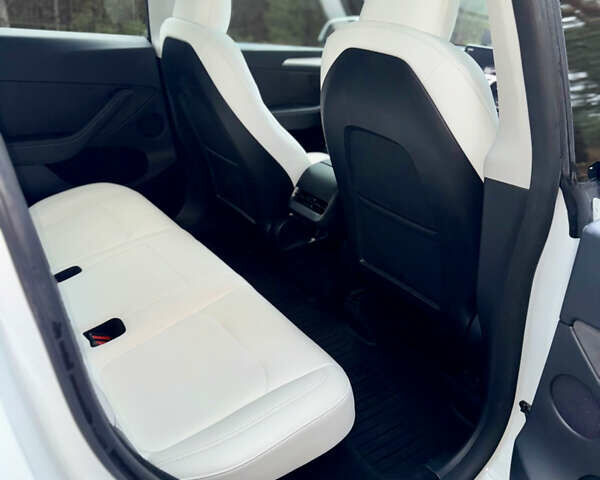 Белый Тесла Model Y, объемом двигателя 0 л и пробегом 57 тыс. км за 32700 $, фото 14 на Automoto.ua