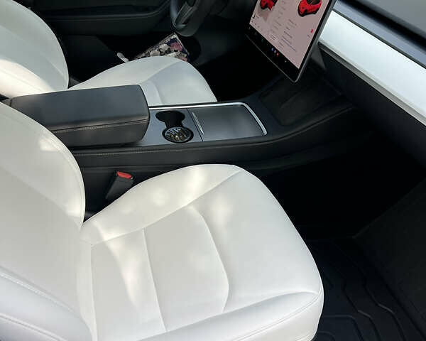 Белый Тесла Model Y, объемом двигателя 0 л и пробегом 43 тыс. км за 26000 $, фото 20 на Automoto.ua