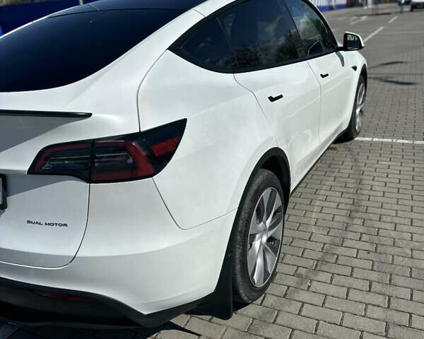 Белый Тесла Model Y, объемом двигателя 0 л и пробегом 32 тыс. км за 27199 $, фото 28 на Automoto.ua