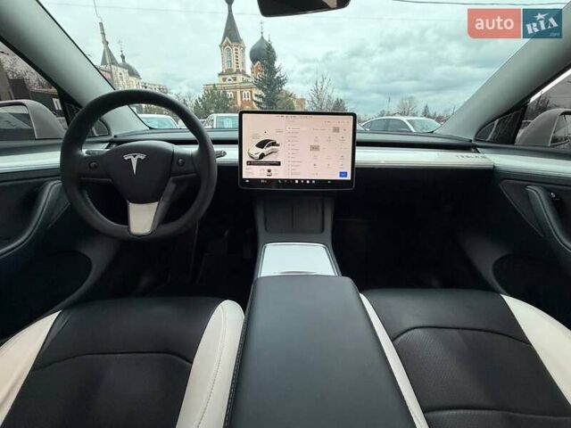 Белый Тесла Model Y, объемом двигателя 0 л и пробегом 53 тыс. км за 28800 $, фото 26 на Automoto.ua