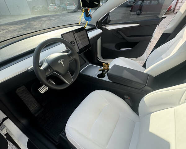 Білий Тесла Model Y, об'ємом двигуна 0 л та пробігом 35 тис. км за 33000 $, фото 5 на Automoto.ua