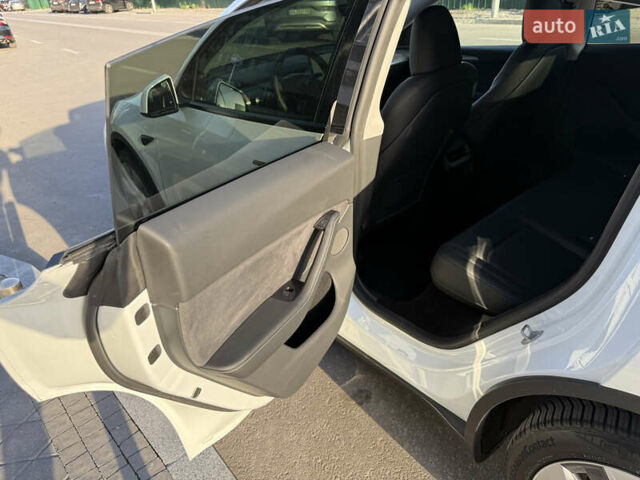 Білий Тесла Model Y, об'ємом двигуна 0 л та пробігом 55 тис. км за 33014 $, фото 22 на Automoto.ua