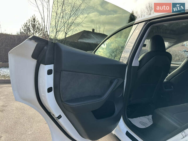 Белый Тесла Model Y, объемом двигателя 0 л и пробегом 3 тыс. км за 39899 $, фото 30 на Automoto.ua