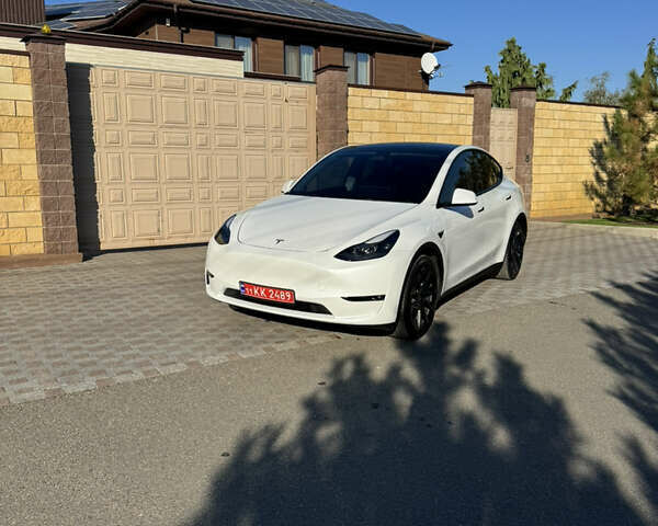 Белый Тесла Model Y, объемом двигателя 0 л и пробегом 57 тыс. км за 26500 $, фото 1 на Automoto.ua