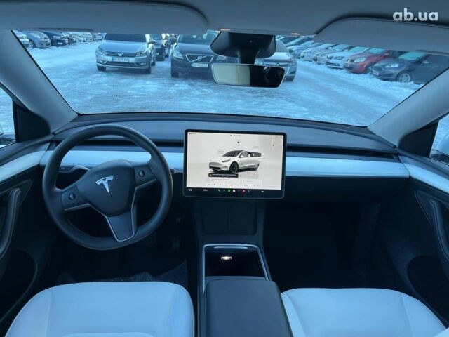 Белый Тесла Model Y, объемом двигателя 0 л и пробегом 13 тыс. км за 33190 $, фото 31 на Automoto.ua