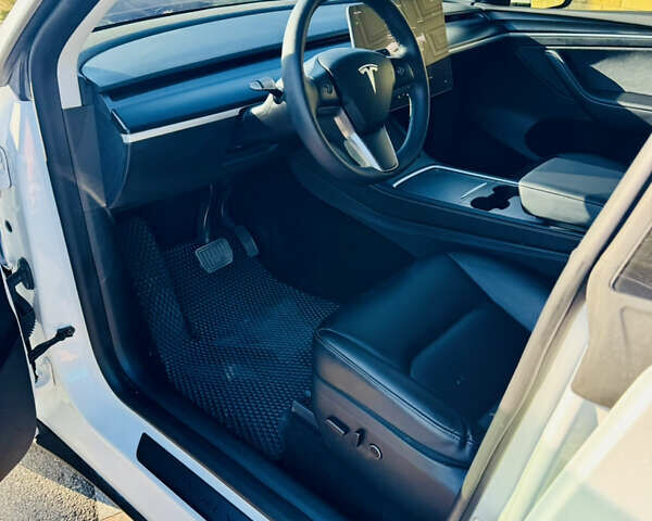 Белый Тесла Model Y, объемом двигателя 0 л и пробегом 57 тыс. км за 26500 $, фото 10 на Automoto.ua