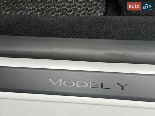 Белый Тесла Model Y, объемом двигателя 0 л и пробегом 53 тыс. км за 28800 $, фото 15 на Automoto.ua