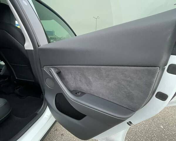 Белый Тесла Model Y, объемом двигателя 0 л и пробегом 39 тыс. км за 36900 $, фото 14 на Automoto.ua