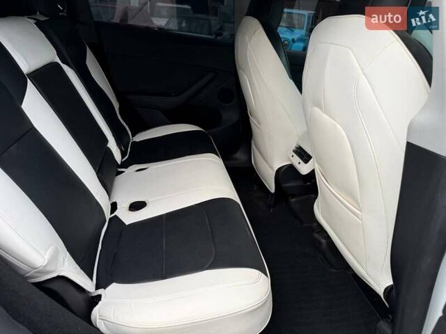 Белый Тесла Model Y, объемом двигателя 0 л и пробегом 53 тыс. км за 28800 $, фото 18 на Automoto.ua