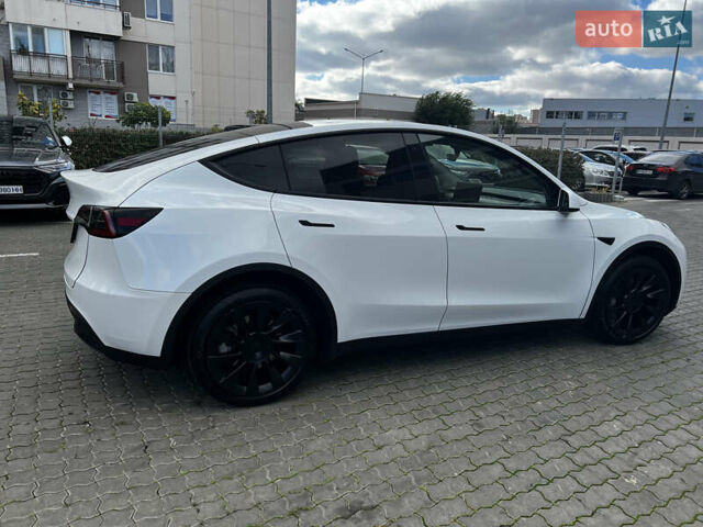 Белый Тесла Model Y, объемом двигателя 0 л и пробегом 98 тыс. км за 28000 $, фото 9 на Automoto.ua