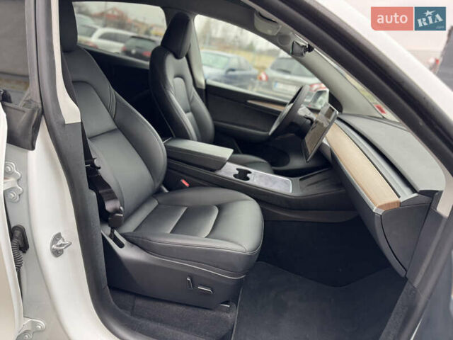 Білий Тесла Model Y, об'ємом двигуна 0 л та пробігом 37 тис. км за 25500 $, фото 28 на Automoto.ua