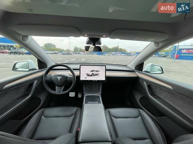 Белый Тесла Model Y, объемом двигателя 0 л и пробегом 42 тыс. км за 36500 $, фото 13 на Automoto.ua