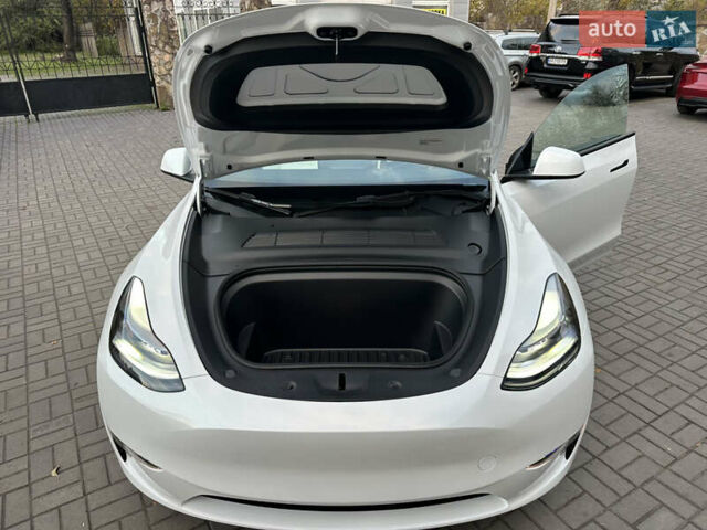 Белый Тесла Model Y, объемом двигателя 0 л и пробегом 35 тыс. км за 29500 $, фото 35 на Automoto.ua