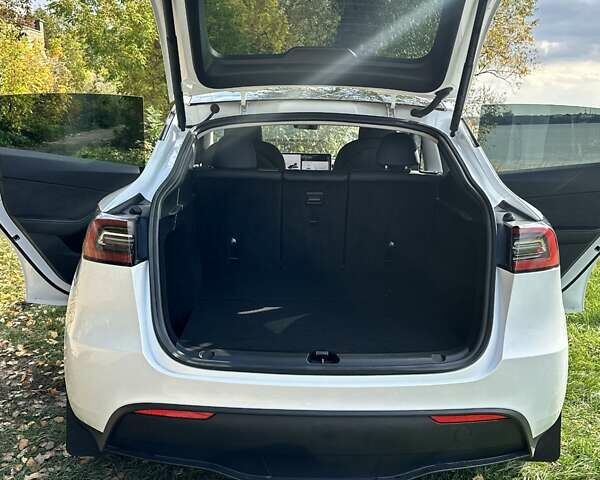 Тесла Model Y 2023 в Тернополе на Automoto.ua Белый Тесла Model Y, объемом двигателя 0 л и пробегом 44 тыс. км за 28700 $, фото 23 на Automoto.ua