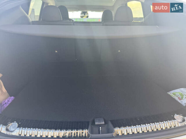 Белый Тесла Model Y, объемом двигателя 0 л и пробегом 76 тыс. км за 33000 $, фото 19 на Automoto.ua