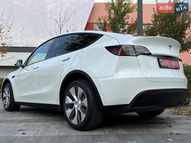 Белый Тесла Model Y, объемом двигателя 0 л и пробегом 25 тыс. км за 32500 $, фото 16 на Automoto.ua