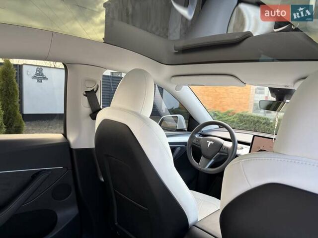 Белый Тесла Model Y, объемом двигателя 0 л и пробегом 47 тыс. км за 32500 $, фото 22 на Automoto.ua