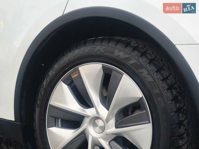 Белый Тесла Model Y, объемом двигателя 0 л и пробегом 39 тыс. км за 26800 $, фото 12 на Automoto.ua