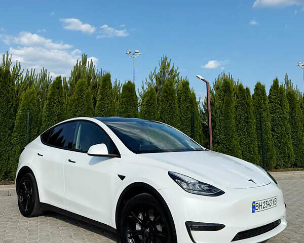 Белый Тесла Model Y, объемом двигателя 0 л и пробегом 21 тыс. км за 29500 $, фото 1 на Automoto.ua