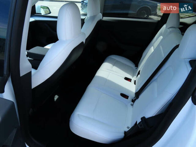 Белый Тесла Model Y, объемом двигателя 0 л и пробегом 41 тыс. км за 27000 $, фото 25 на Automoto.ua