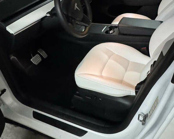 Белый Тесла Model Y, объемом двигателя 0 л и пробегом 35 тыс. км за 28800 $, фото 9 на Automoto.ua