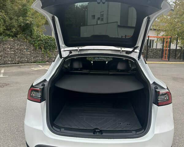 Белый Тесла Model Y, объемом двигателя 0 л и пробегом 31 тыс. км за 36500 $, фото 20 на Automoto.ua
